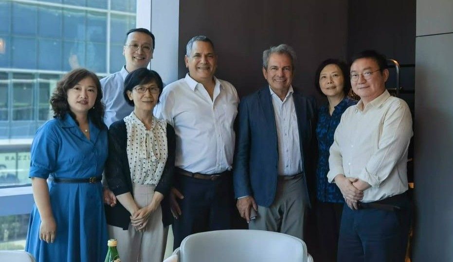 Golden Age Health 领导与中国团队新成员合影