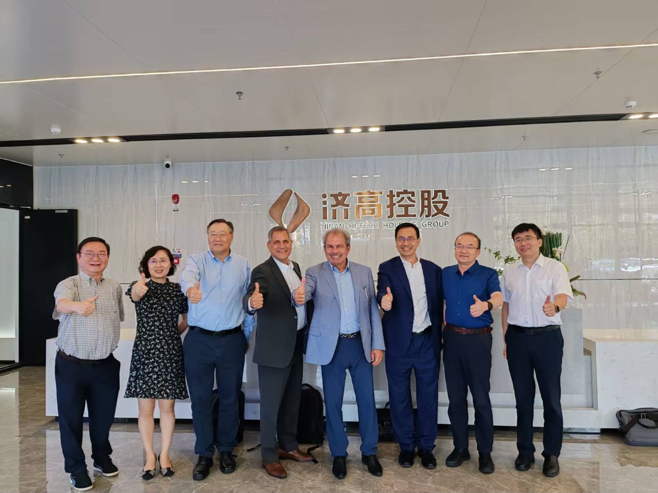 Golden Age Health 代表团与济南高新控股集团东道主合影